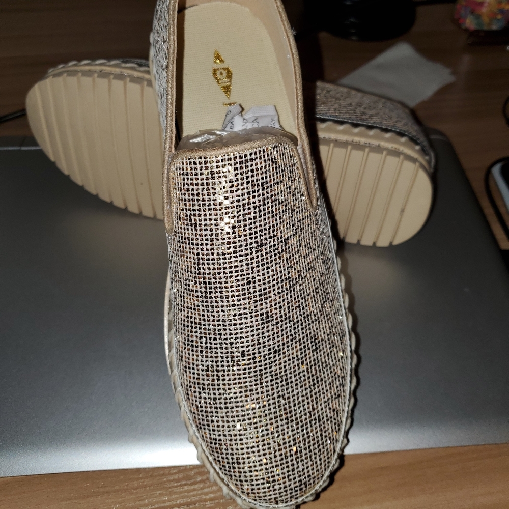 Wedge loafer